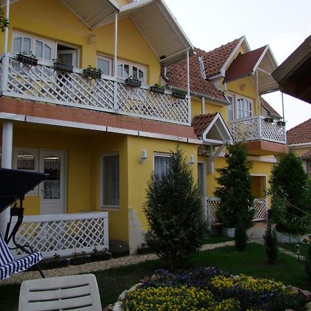 Castello Vendeg Es Apartmanhaz Έγκερ Εξωτερικό φωτογραφία