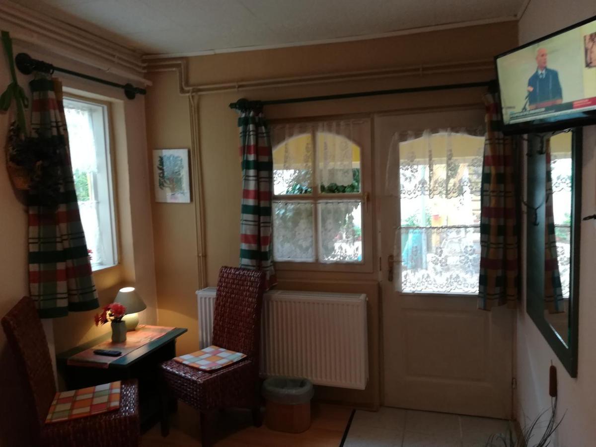 Castello Vendeg Es Apartmanhaz Έγκερ Εξωτερικό φωτογραφία