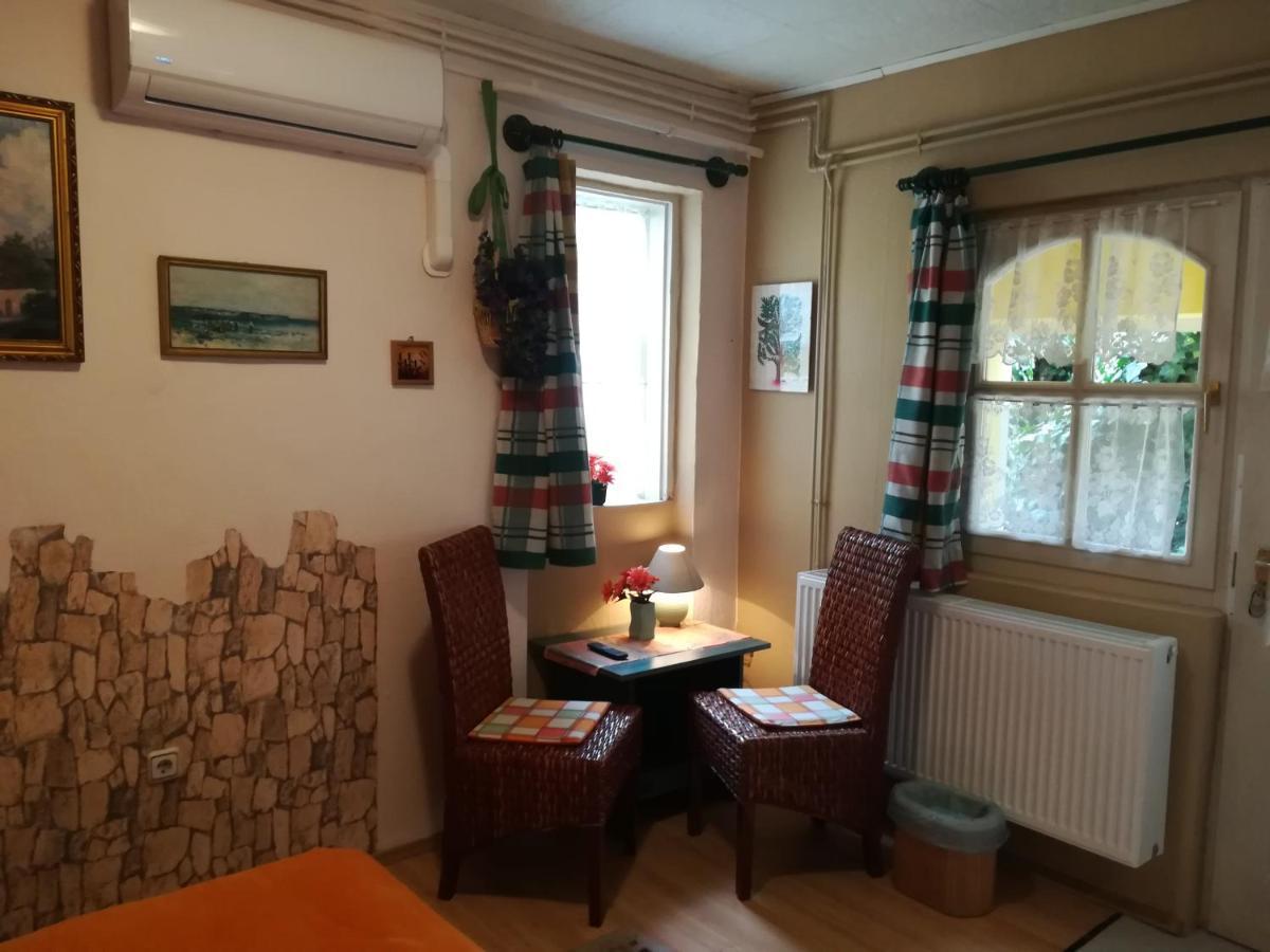 Castello Vendeg Es Apartmanhaz Έγκερ Εξωτερικό φωτογραφία