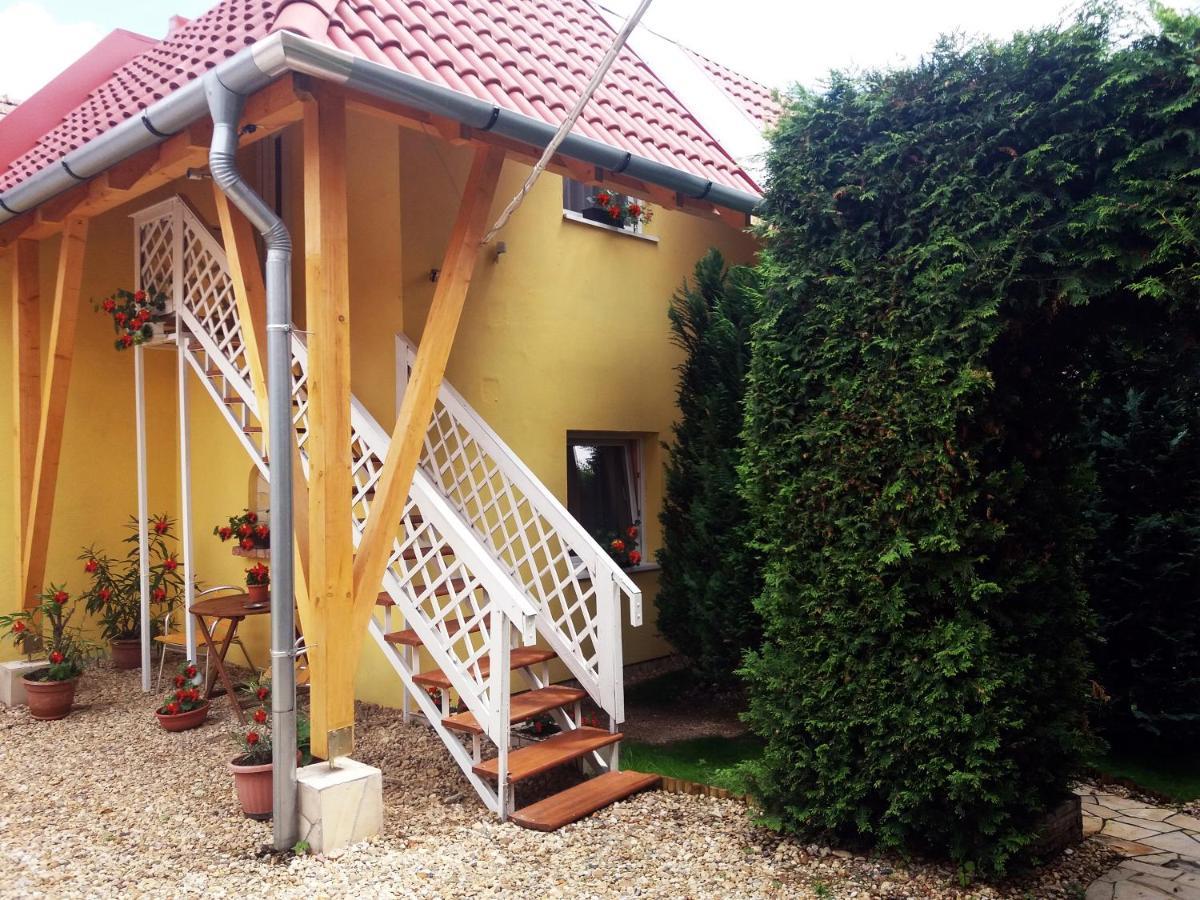 Castello Vendeg Es Apartmanhaz Έγκερ Εξωτερικό φωτογραφία