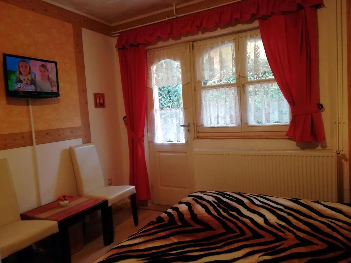 Castello Vendeg Es Apartmanhaz Έγκερ Εξωτερικό φωτογραφία