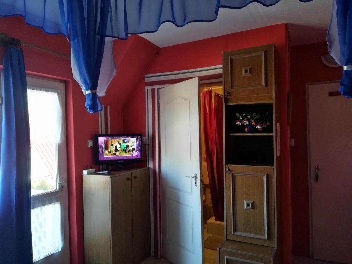 Castello Vendeg Es Apartmanhaz Έγκερ Εξωτερικό φωτογραφία