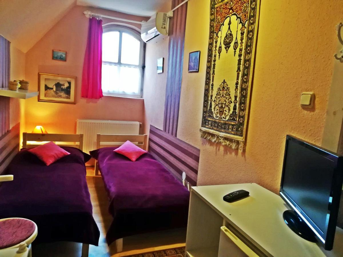 Castello Vendeg Es Apartmanhaz Έγκερ Εξωτερικό φωτογραφία