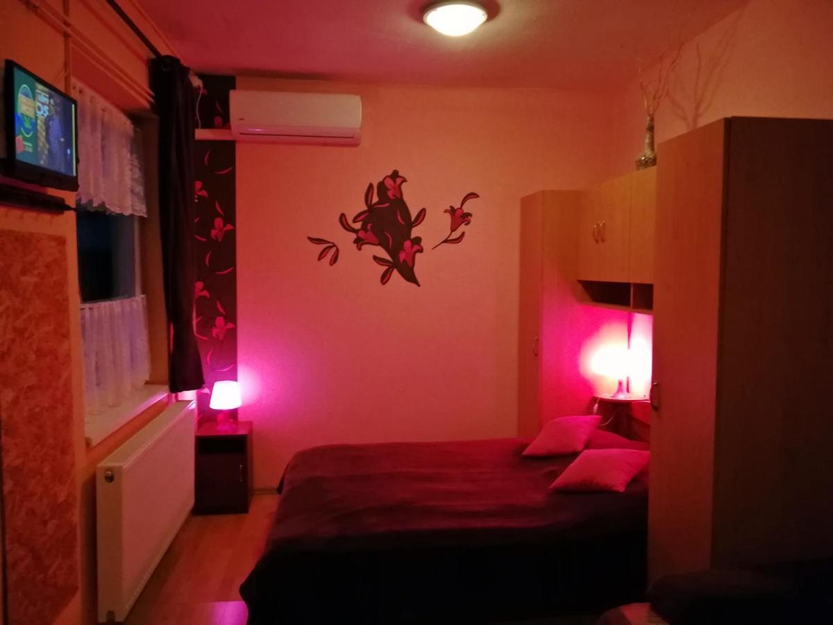 Castello Vendeg Es Apartmanhaz Έγκερ Εξωτερικό φωτογραφία