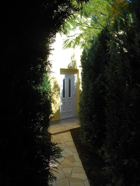 Castello Vendeg Es Apartmanhaz Έγκερ Εξωτερικό φωτογραφία
