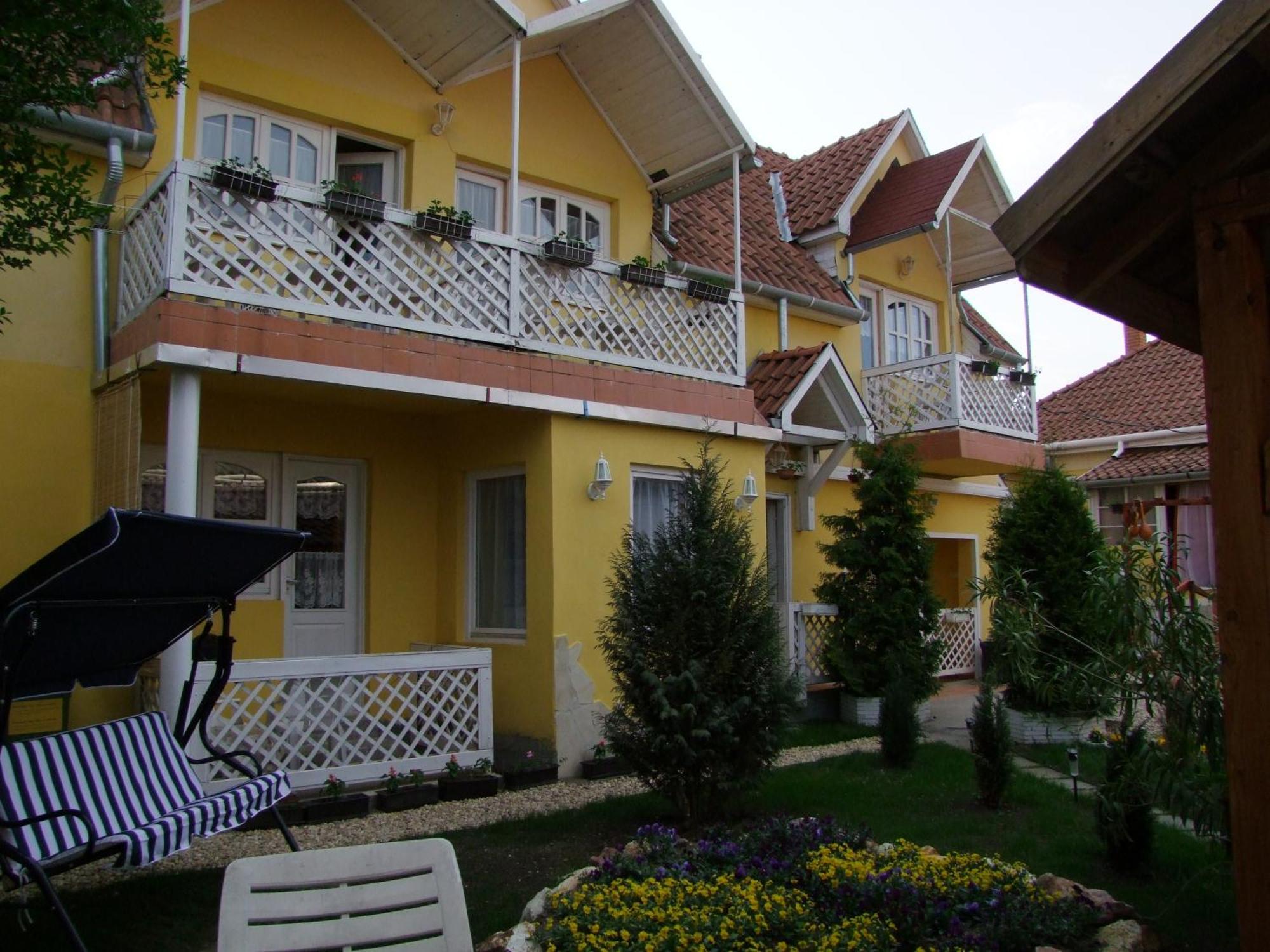 Castello Vendeg Es Apartmanhaz Έγκερ Εξωτερικό φωτογραφία