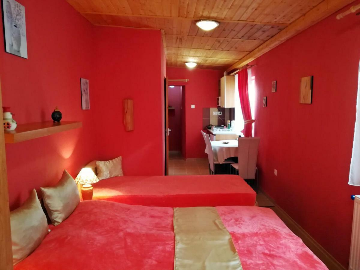 Castello Vendeg Es Apartmanhaz Έγκερ Εξωτερικό φωτογραφία
