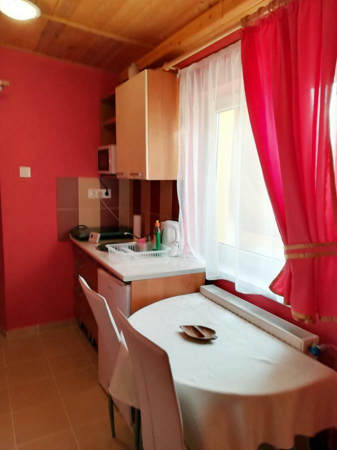 Castello Vendeg Es Apartmanhaz Έγκερ Εξωτερικό φωτογραφία
