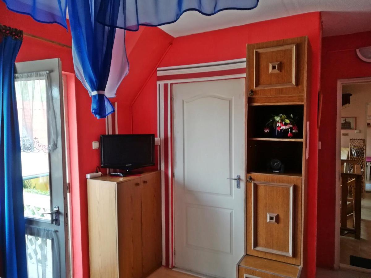 Castello Vendeg Es Apartmanhaz Έγκερ Εξωτερικό φωτογραφία